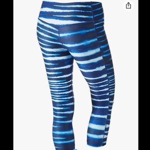 Nike Legend 2.0 Tight Tiger Capri Leggings